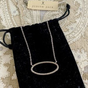 Oval Pendant Nexklace